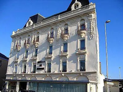 Des Bourbons Hotel
